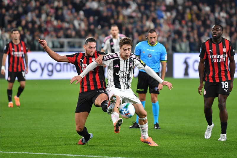 Juventus gặp khó trước AC Milan